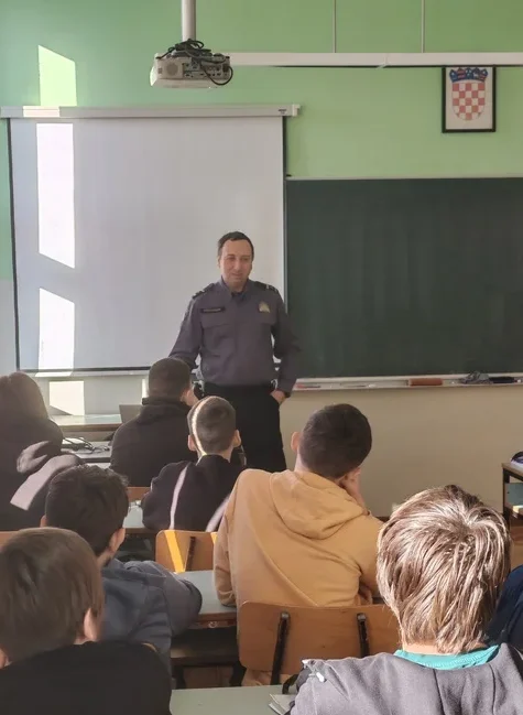 Međuvršnjačko nasilje – Prekršajna odgovornost djece i Dan ružičastih majica.